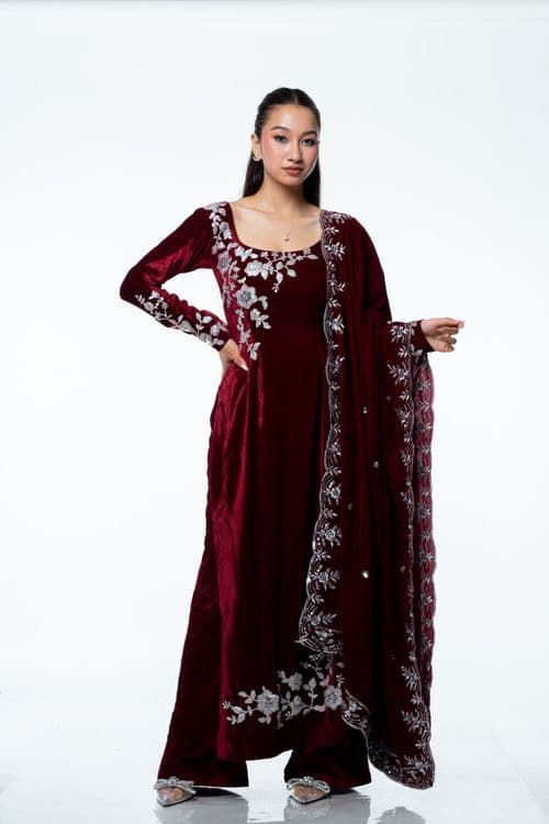 ROSE: A velvet Kurtha set 